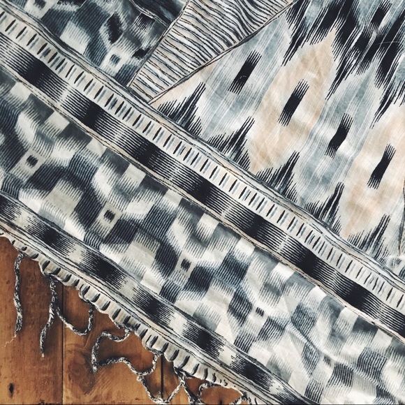 Patterned Fringe Scarf - Picture 3 of 3